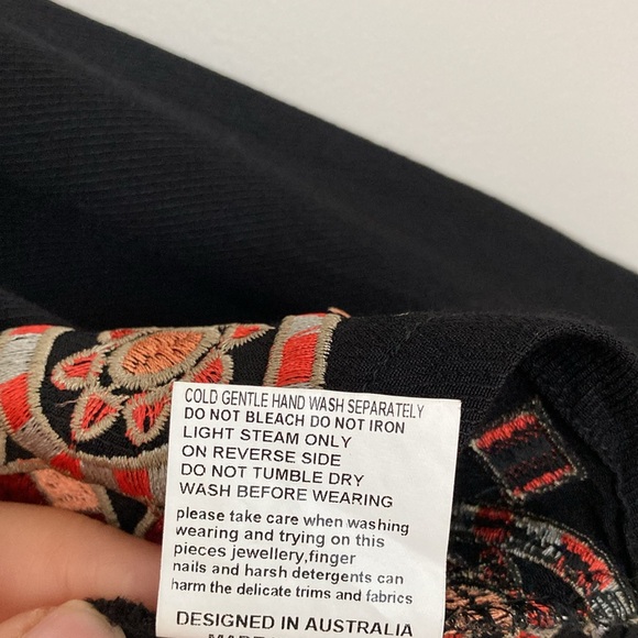 THE WALLFLOWER Size: M Black Embroidered V-Neck Long Bell Sleeve Cropped Top - Picture 9 of 9